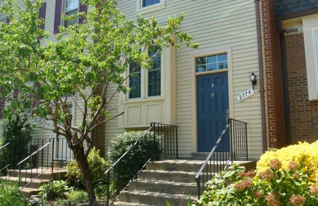 ***Bright and Beautifully Appointed 3BED/3BATH Townhome in Vienna for Rent ***