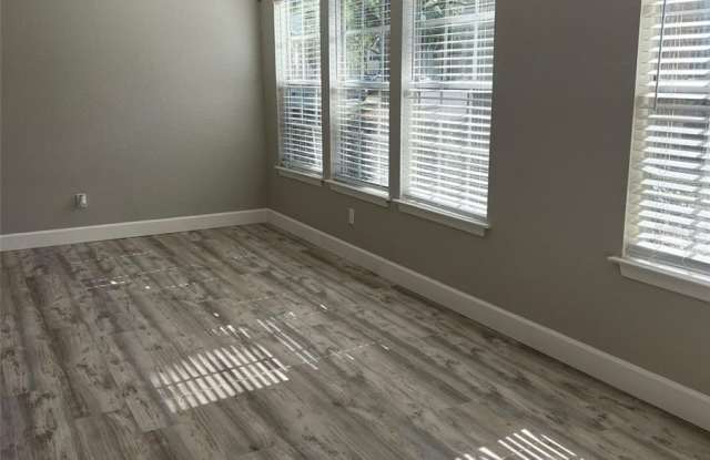 1015 S HIAWASSEE ROAD