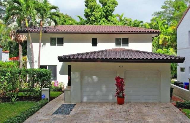 423 Alhambra Cir
