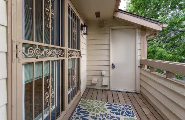 Cozy 2 bedroom, 1 bathroom retreat in a Gated Community!