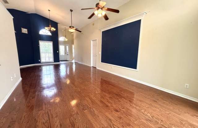 1553 Maidencane Loop