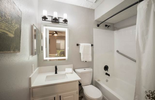 Summit at Hyde Park Apartments