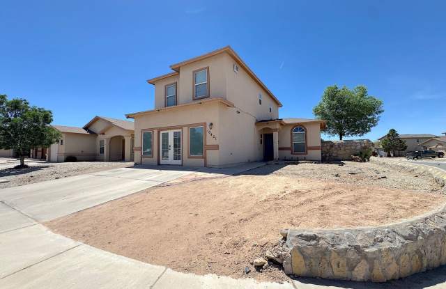 Northeast El Paso 3Bed/2.5Bath with Refrig A/C and GORGEOUS Backyard!