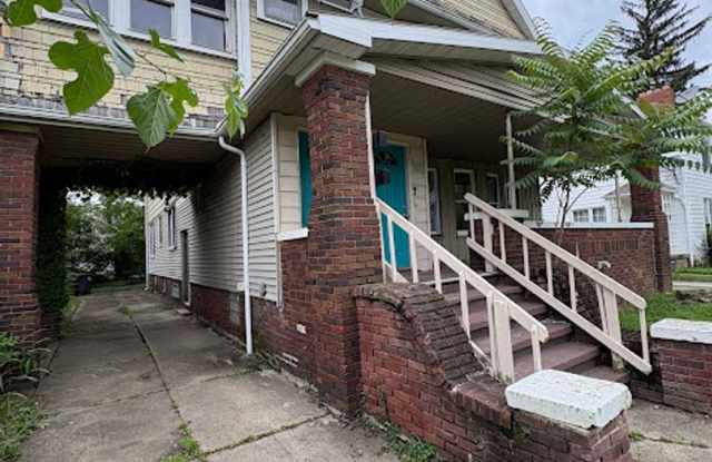 3 Bedroom, 1 Bathroom Apartment Rent Ready!