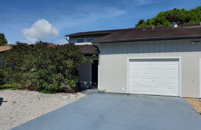 Nice 2 bed/ 2 bath/ 1 car garage near SRQ Airport - Ringling Museum Area