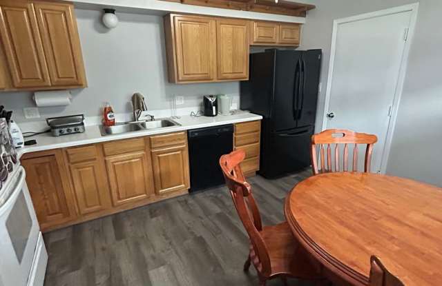 3 Bedroom 1 3/4 Bathroom In Norwalk