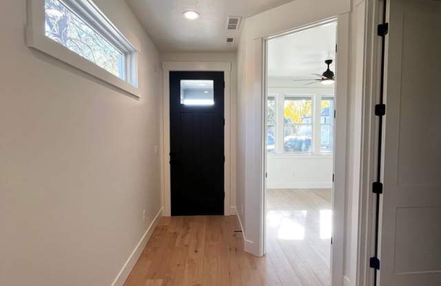 Gorgeous New Build in Boise’s East End – Easy Access to St. Lukes!!