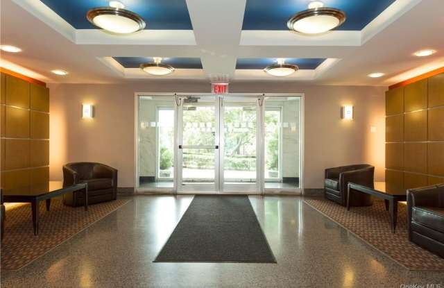 Photo of 1133 Midland Avenue unit: 1F