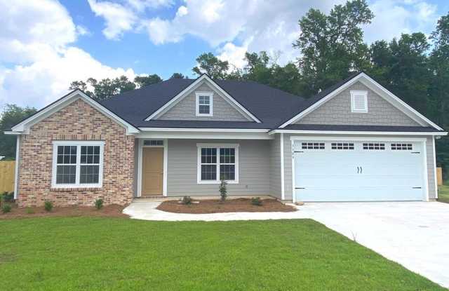 Spacious 4BR/2BA Home with Open Floor Plan, Granite Kitchen  Privacy Fence in Valdosta