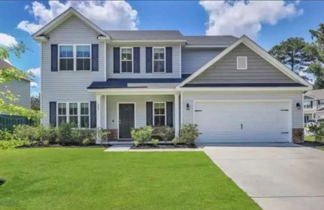 Beautiful 4 Bedroom, 3 Bathroom Home in The Heart of Richmond Hill