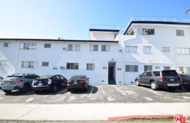 Photo of 1940 Carmen Ave unit: Penthouse