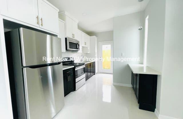 209 W Rutherford Ave