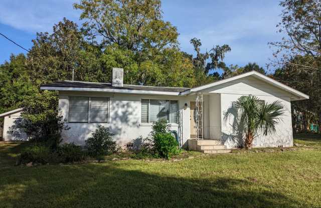Photo of Lovely 2/1 home with beautiful natural wood interior