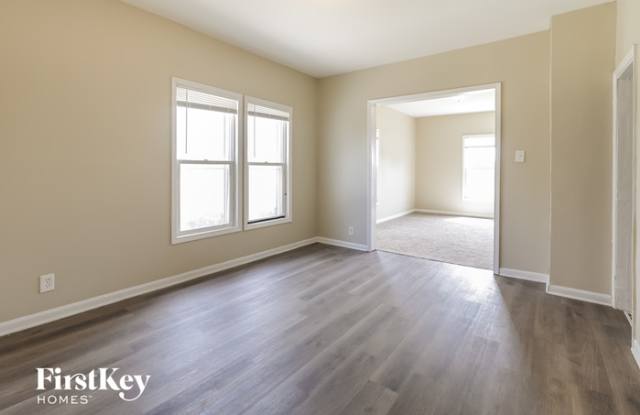 671 South Lake Street