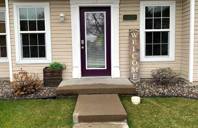 2 Level Townhouse