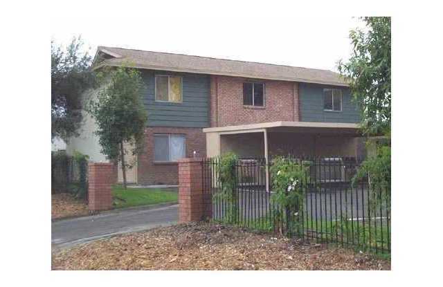 Cozy two bedroom/ 1 bath condo in Ramona.