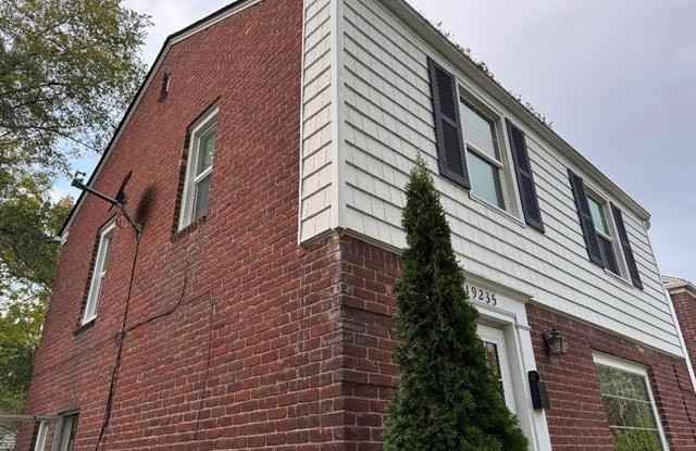 19235 RAYMOND Street