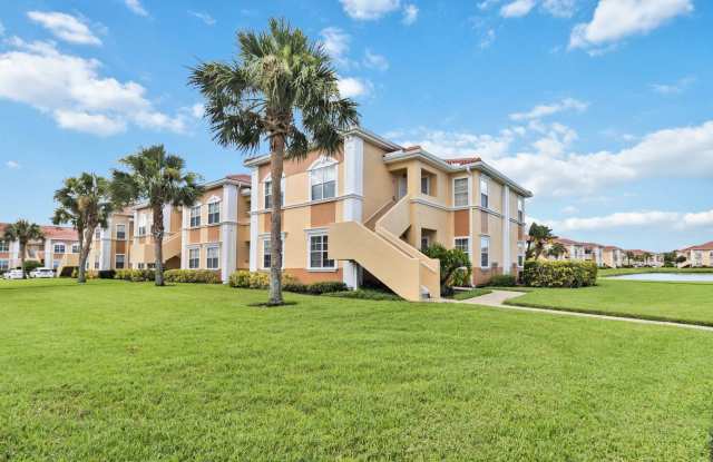 2/2 condo available now at the Villagio for annual lease
