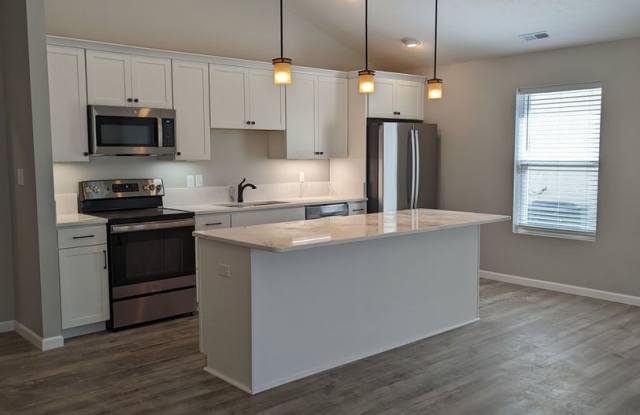 Hot Deal: This season, qualified applicants can receive $2,000 OFF move-in costs when signing a lease. Cozy up in your new home and take advantage of this limited-time holiday offer!