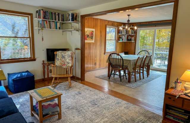 Photo of 92 Potash Brook Rd