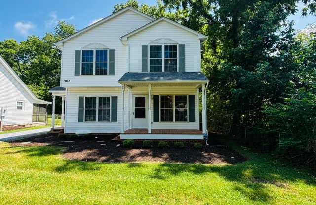 2 Bedroom 2.5 Bathroom Townhouse
