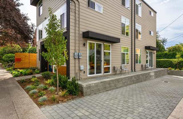 Newer Construction Student Housing Close to UW Campus **$1000 Off the First Month's Rent** photos photos