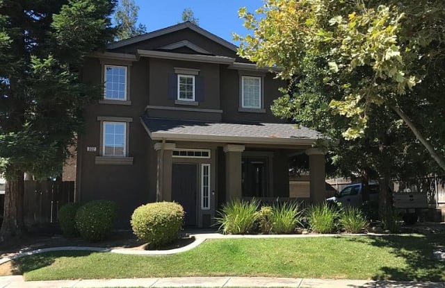 332 Queencrest Ct - 332 Queencrest Court, Oakdale, CA 95361