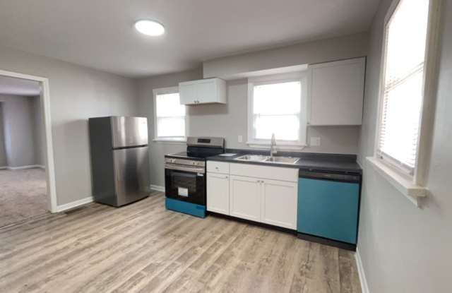 2302 S Hackley: Completely Renovated 2 Bedroom, 1 Bath Home! Available Now! Washer & Dryer Hookups!