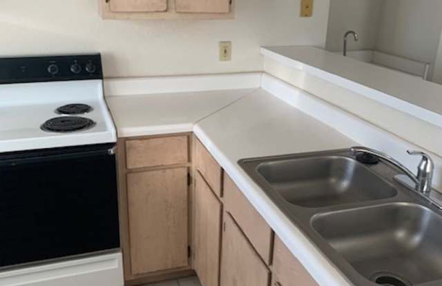 2 bed 2 bath condo on 3rd floor