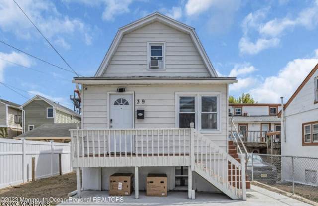 39 Sheridan Avenue