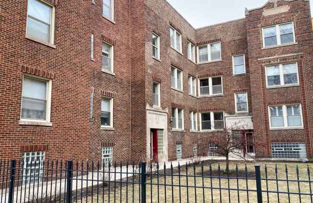 Awesome 2 Bed/1 Bath Bucktown Unit! In-Unit Washer  Dryer! Storage Included! photos photos