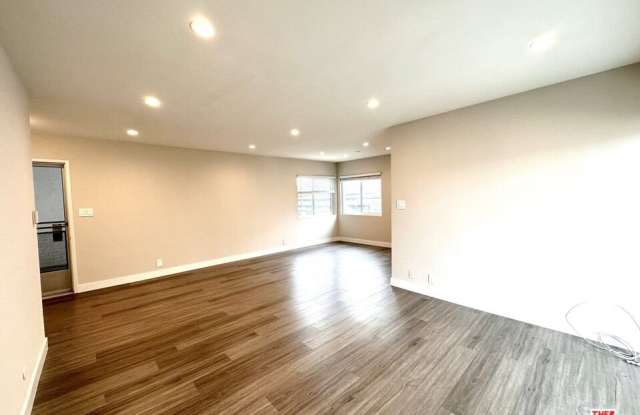 1051 S Sherbourne Dr unit: 6