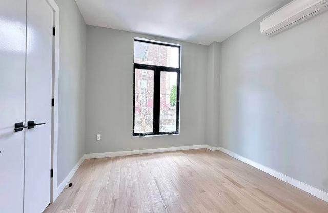 Photo of 2819 Clarendon