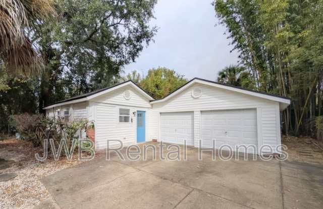 Photo of 1379 Ingleside Ave