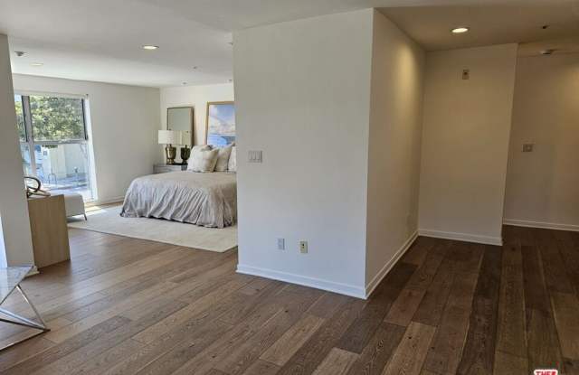 1617 Broadway unit: B