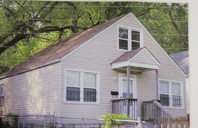 COZY CUTE  FRESHLY RENEWED 3 B.R. HOUSE!!