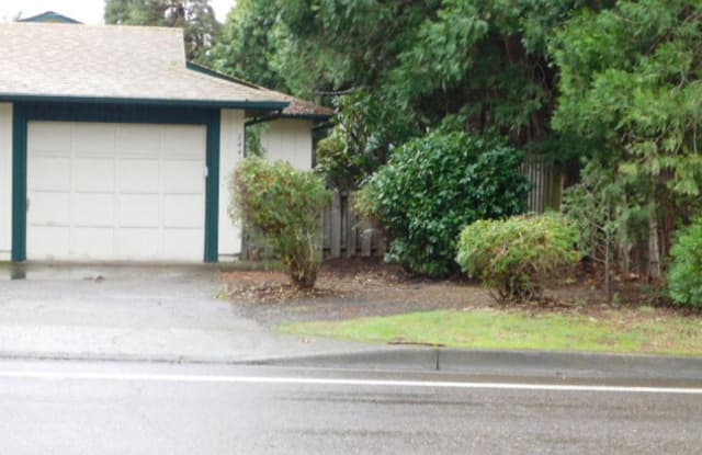 1445 Madrona Ave SE - 1445 Madrona Avenue Southeast, Salem, OR 97302