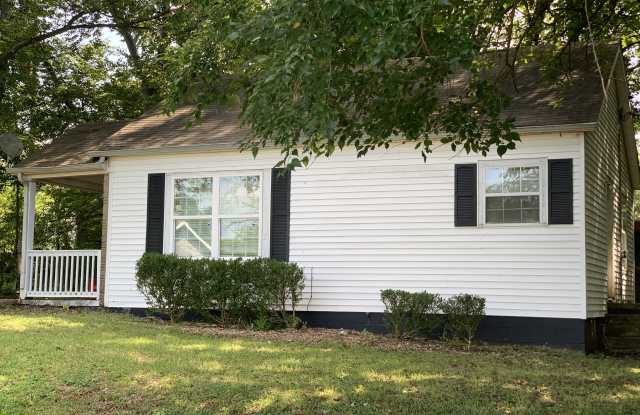 919 Oak Ln