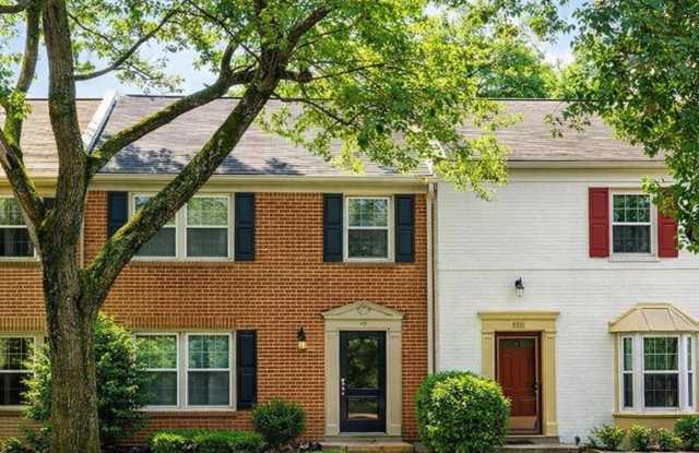 8209 CARRLEIGH PARKWAY