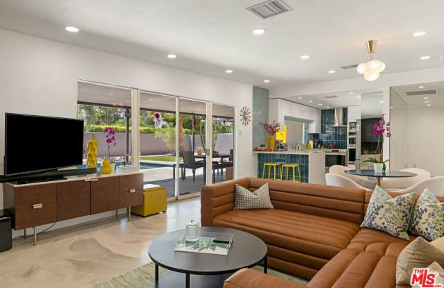 1405 E Tachevah Dr