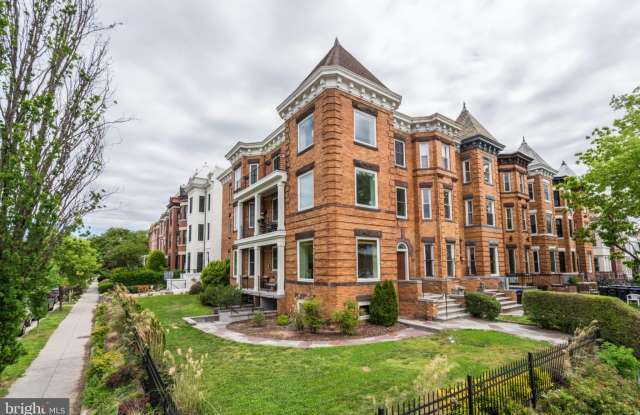 Photo of 1249 KENYON Street NW unit: 2