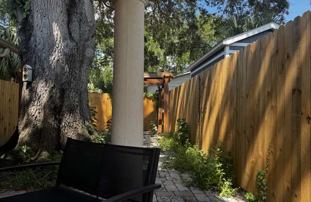 Photo of 1006 N Fremont Ave