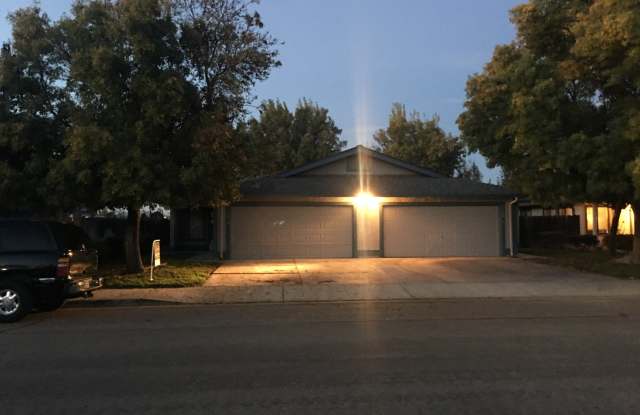 3 Bedroom 2 Bath Duplex for Rent!