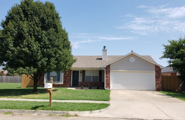 909 North Windermere Drive - 909 N Windermere Dr, Moore, OK 73160