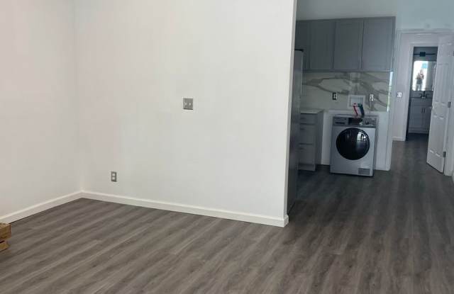 Must See!!! 1 bedroom 1 bath duplex