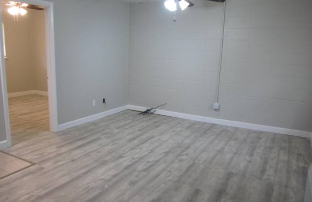 109 SE Chicago Avenue unit: 1