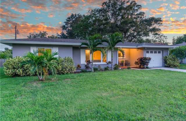 Gorgeous 2br/2ba Single family home in Clearwater!