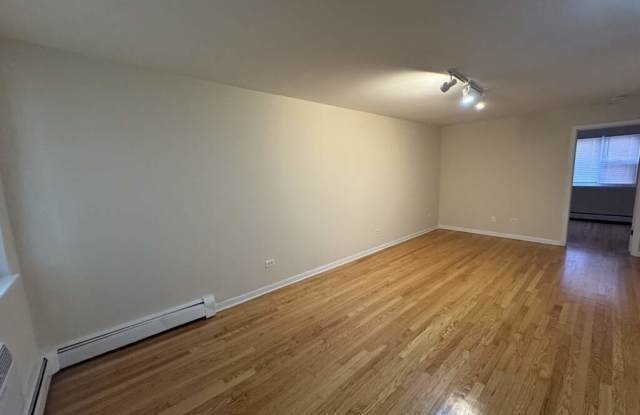 4056 N California Ave