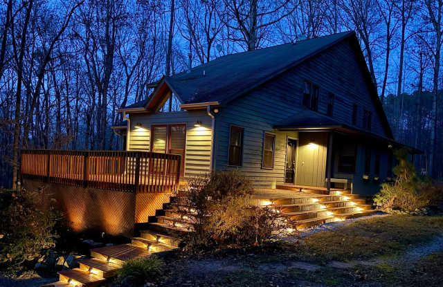 Charming 3BR Townhome in Chapel Hill