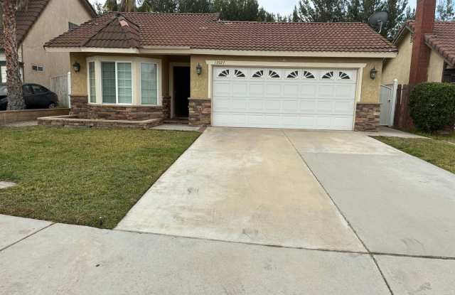 3 Bedrooms with big backyard